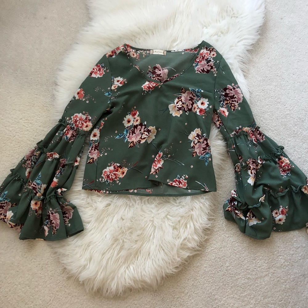 Bell sleeve floral top